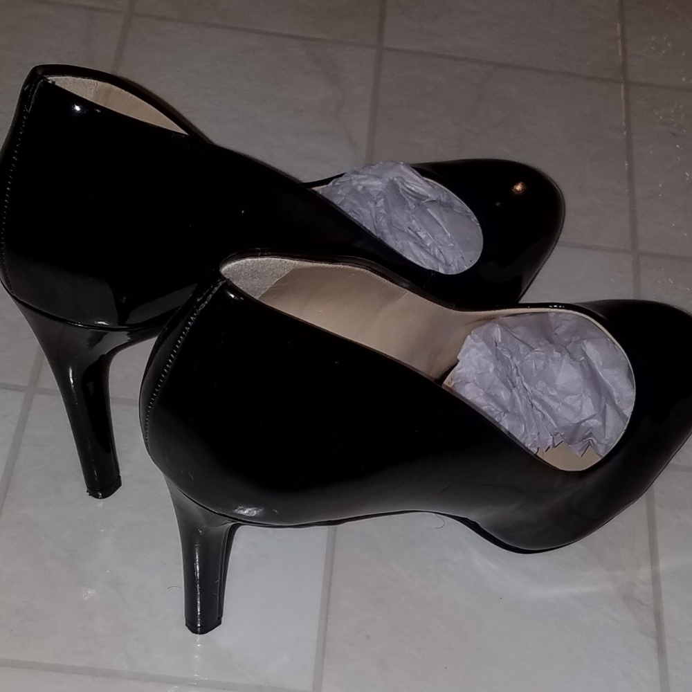 Black Shoes - Picture 1 of 2